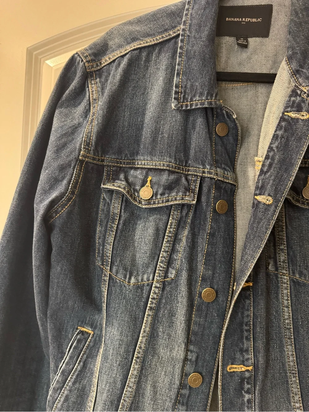 Banana Republic Medium Wash Classic Denim Jacket Men's Size M